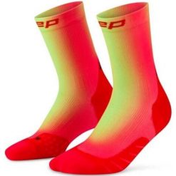Damskie skarpety kompresyjne do połowy łydki do biegania gradientowe. Czerwone skarpetki damskie CEP, bez wzorów, z elastanu. Za 114.00 zł.