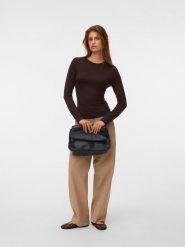 Vero Moda Koszulka w kolorze brązowym rozmiar: XL. Brązowe bluzki damskie Vero Moda, xl, bez wzorów, bez kołnierzyka, bez ramiączek. Za 73.95 zł.