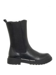 Patrizia Pepe Kozaki w kolorze czarnym rozmiar: 38. Czarne kozaki damskie Patrizia Pepe, na zimę, bez obcasa, bez zapięcia. Za 260.35 zł.