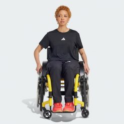 Spodnie Training Adaptive Workout. Białe obuwie sportowe damskie Adidas, z materiału, bez zapięcia, na fitness i siłownię. W wyprzedaży za 164.50 zł.