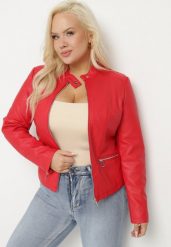 Czerwona Kurtka Ramoneska Ozdobiona Paskiem pod Szyją Milvezia. Czerwone kurtki damskie Born2be, xl, z aplikacjami, z jeansu, bez kaptura. Za 149.99 zł.