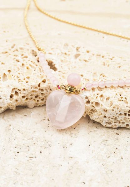 Złoto-Różowy Cienki Naszyjnik z Kryształową Zawieszką Fusitte. Żółte naszyjniki damskie Born2be, ze stali. Za 64.99 zł.