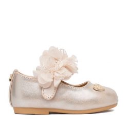 Baleriny Guess. Czerwone baleriny dziewczęce Guess, z aplikacjami, bez obcasa, bez zapięcia. Za 149.99 zł.