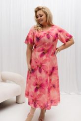 Elegancka sukienka Lori koralowo-różowa w duże kwiaty na wesele PLUS SIZE XXL OVERSIZE WIOSNA. Czerwone sukienki damskie Moda Size Plus Iwanek, bez wzorów, z elastanu, biznesowe, bez ramiączek. Za 299.90 zł.