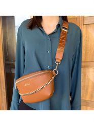 ATELIERS SAINT GERMAIN Skórzana saszetka w kolorze jasnobrązowym - 26 x 15 x 9 cm rozmiar: onesize. Brązowe nerki i saszetki damskie ATELIERS SAINT GERMAIN, bez wzorów, z materiału. Za 369.99 zł.