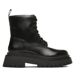 Trzewiki Pepe Jeans. Czarne botki damskie Pepe Jeans, z jeansu, bez obcasa, na płaskiej podeszwie, bez zapięcia. Za 569.99 zł.
