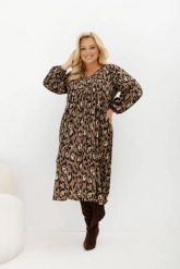 Sukienka midi Everyday Beauty z dekoltem V i kieszeniami w panterkę Plus Size Oversize. Brązowe sukienki damskie Moda Size Plus Iwanek, bez wzorów, z materiału, biznesowe, bez ramiączek. Za 289.90 zł.