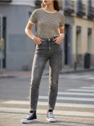 Jeansy mid waist skinny z surowym wykończeniem nogawek - szary. Szare jeansy damskie Sinsay. Za 69.99 zł.