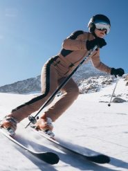 4F Kombinezon narciarski membrana 10000 damski - brązowy XS. Brązowe kombinezony damskie 4F, na zimę, xs, bez wzorów, z materiału, bez kołnierzyka, bez ramiączek. Za 999.99 zł.