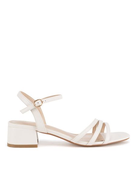 Clara Barson Sandały SXH3373A-29 Beżowy. Brązowe sandały damskie Clara Barson, bez wzorów, z materiału, bez obcasa, na płaskiej podeszwie, bez zapięcia. Za 99.99 zł.