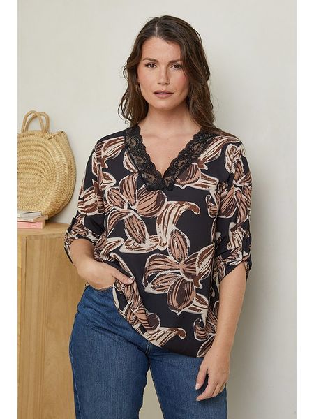 Curvy Lady Bluzka w kolorze czarnym ze wzorem rozmiar: 40/42. Czarne bluzki damskie Curvy Lady, bez wzorów, z koronki, klasyczne, bez kołnierzyka, bez ramiączek. Za 123.82 zł.