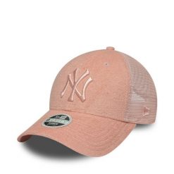 Czapka z daszkiem New Era. Czerwone czapki z daszkiem damskie New Era, bez wzorów. Za 119.99 zł.
