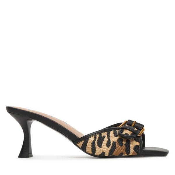 Klapki Guess. Brązowe klapki damskie Guess, z aplikacjami, bez obcasa, bez zapięcia. Za 471.99 zł.