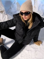 Czapka beanie - beżowy. Brązowe czapki damskie Sinsay, bez wzorów, ze splotem. Za 15.99 zł.