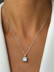 Les Petites Précieuses Srebrny naszyjnik z zawieszką - dł. 16 cm rozmiar: onesize. Niebieskie naszyjniki damskie Les Petites Précieuses, z cyrkonią, srebrne. Za 208.99 zł.