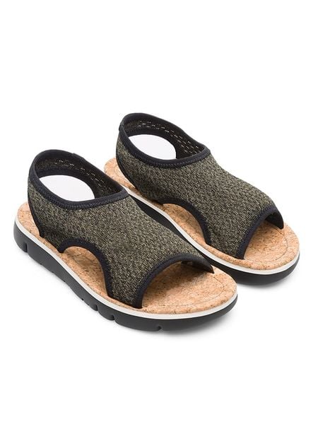 Camper Sandały w kolorze khaki rozmiar: 36. Brązowe sandały damskie Camper, bez wzorów, z otwartym noskiem, bez obcasa, bez zapięcia. Za 217.95 zł.