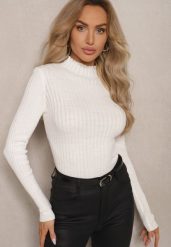 Jasnobeżowy Prążkowany Sweter z Półgolfem Kikisha. Brązowe swetry klasyczne damskie Renee, m, prążkowane, bez kołnierzyka. Za 69.99 zł.