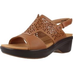 Sandały CLARKS TULEAH SUN Brązowy. Brązowe sandały damskie Clarks, bez wzorów, ze skóry, bez obcasa, bez zapięcia. Za 305.99 zł.
