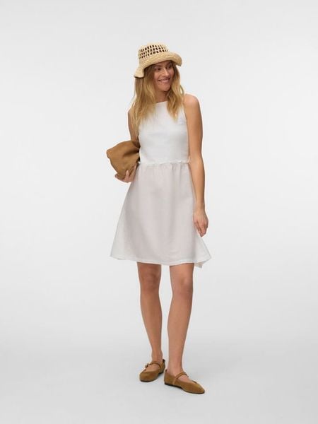 Vero Moda Sukienka w kolorze białym rozmiar: S. Białe sukienki damskie Vero Moda, bez wzorów, z bawełny, bez ramiączek. Za 73.95 zł.