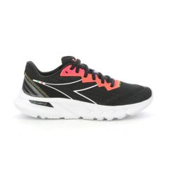 Buty do biegania dla kobiet Diadora mythos Volo 2. Białe obuwie sportowe damskie Diadora, bez zapięcia, do biegania. Za 552.95 zł.