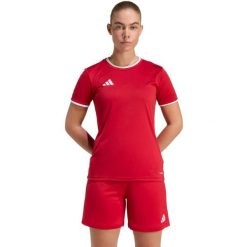 Koszulka damska adidas Entrada 26 Jersey czerwony. Czerwone bluzki damskie Adidas, bez wzorów, z jersey, sportowe, bez kołnierzyka, bez ramiączek. Za 60.99 zł.