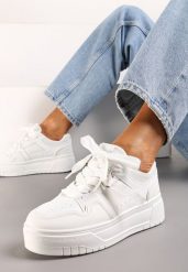 Białe Sneakersy na Grubej Podeszwie z Ozdobnymi Sznurówkami i Zawieszką Xalenia. Białe obuwie sportowe damskie Born2be, z jeansu, bez zapięcia. Za 109.99 zł.