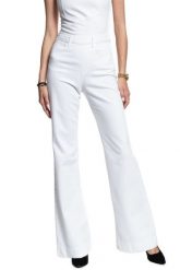 DAMSKI KOMBINEZON WRANGLER OVERALL FLARE WHITE W29PDM989 112128586. Białe kombinezony damskie Wrangler, xs, bez wzorów, z jeansu, bez kołnierzyka, bez ramiączek. W wyprzedaży za 69.99 zł.