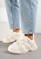 Beżowe Sneakersy z Ozdobnym Sznurowaniem i Tłoczoną Podeszwą Nurilune. Brązowe obuwie sportowe damskie Born2be, z jeansu, bez zapięcia. Za 109.99 zł.