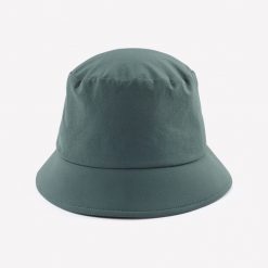 Kapelusz turystyczny Quechua Hike 100. Zielone kapelusze damskie FORCLAZ, bez wzorów, z elastanu, sportowe. Za 34.99 zł.