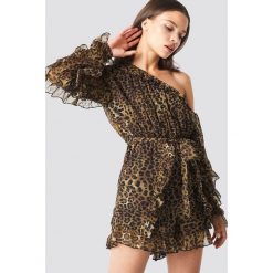 NA-KD Boho Kombinezon na jedno ramię - Brown. Brązowe kombinezony damskie NA-KD Boho, z poliesteru, boho, z falbankami. Za 141.95 zł.