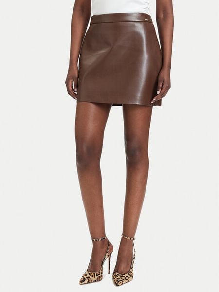 Guess Spódnica z imitacji skóry W6YD09 W2902 Brązowy Regular Fit. Brązowe spódnice damskie Guess, xl, z aplikacjami, ze skóry. Za 309.99 zł.