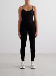 Damskie legginsy bezszwowe, z wysokim stanem, odprowadzające pot Tulip czarne. Czarne legginsy damskie Aim'n, s, bez wzorów, z dzianiny. Za 253.50 zł.
