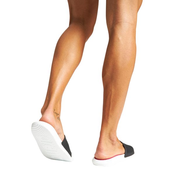 Klapki na basen Arena Marco X Grip Hook z wkładką masującą. Czarne klapki damskie Arena, bez wzorów, bez obcasa, bez zapięcia. Za 99.00 zł.