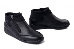 RIEKER 47270-00 black, botki damskie. Czarne botki damskie Rieker, bez obcasa, bez zapięcia. Za 355.91 zł.