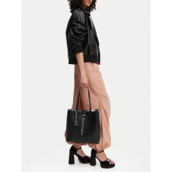 Torebka Juicy Couture. Czarne shopper bag Juicy Couture, bez dodatków. Za 319.99 zł.