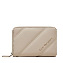 Portfel Calvin Klein Jeans. Białe portfele damskie Calvin Klein Jeans, bez wzorów, z jeansu. Za 259.99 zł.