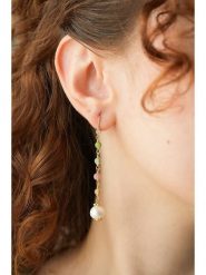 Pierres delicates Kolczyki w kolorze białym z perłami i kryształami rozmiar: onesize. Białe kolczyki damskie Pierres delicates, z kryształem, z mosiądzu, z zapięciem typu bigiel. Za 43.99 zł.