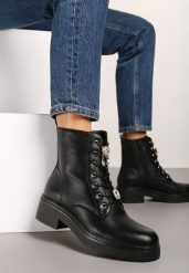 Czarne Botki Workery Zdobione Cyrkoniowymi Aplikacjami przy Sznurówkach Lizzia. Czarne botki damskie Born2be, z jeansu, eleganckie, z okrągłym noskiem, bez obcasa, na płaskiej podeszwie, bez zapięcia. Za 159.99 zł.