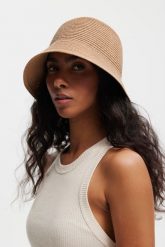 KAPELUSZ BUCKET RETRO KARMELOWY One size - Flawless. Kapelusze damskie Flawless, bez wzorów, eleganckie. Za 210.00 zł.