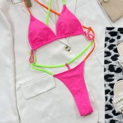 Strój kąpielowy stringi elastyczny materiał plaża aktywności wodne Benedetta. Czerwone stringi Intica, bez wzorów, z materiału. Za 129.00 zł.