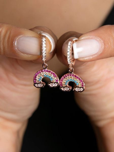 Lodie Silver Srebrne kolczyki-kreole z cyrkoniami rozmiar: onesize. Szare kolczyki damskie Lodie Silver, z cyrkonią, srebrne. Za 133.95 zł.