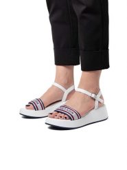 U.S. Polo Assn. Sandały w kolorze białym na koturnie rozmiar: 36. Białe sandały damskie U.S. Polo Assn., bez wzorów, z otwartym noskiem, bez obcasa, na koturnie, bez zapięcia. Za 217.99 zł.