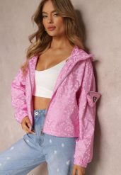 Różowa Kurtka z Zasuwaną Kieszonką na Rękawie i Nieodpinanym Kapturem Evarria. Czerwone kurtki damskie Renee, l, z aplikacjami. Za 139.99 zł.