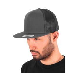 Zwykła Czapka Z Daszkiem. Czarne czapki z daszkiem damskie CLASSIC, bez wzorów. Za 55.99 zł.