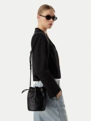 Calvin Klein Torebka Bold Ck Small LV04F3640G Czarny. Czarne torebki klasyczne damskie Calvin Klein, ze skóry, bez dodatków. Za 409.99 zł.