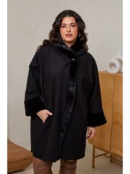 Curvy Lady Płaszcz zimowy w kolorze czarnym rozmiar: 48/50. Czarne płaszcze damskie Curvy Lady, na zimę, bez wzorów, z puchu, bez kaptura. Za 162.49 zł.
