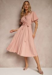 Różowa Sukienka Wiązana w Talii z Plisowaniem na Dole Dorseki. Czerwone sukienki damskie Renee, bez wzorów, eleganckie, bez ramiączek. W wyprzedaży za 47.99 zł.