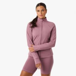 Kurtka treningowa trening damska Swedemount Move Full Zip Jacket szybkoschnąca. Fioletowe kurtki sportowe damskie SWEDEMOUNT, bez wzorów, bez kaptura. W wyprzedaży za 147.00 zł.