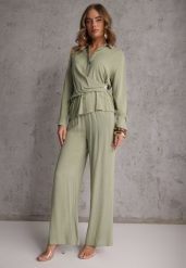 Zielony Komplet z Wiskozy Spodnie Szerokie i Koszula z Ozdobnym Materiałem Airial. Zielone koszule damskie Renee, l, bez wzorów, z wiskozy, bez kołnierzyka, bez ramiączek. Za 159.99 zł.