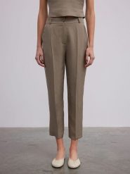 BGN Spodnie w kolorze khaki rozmiar: 38. Brązowe spodnie materiałowe damskie BGN, bez wzorów, z materiału. Za 105.14 zł.